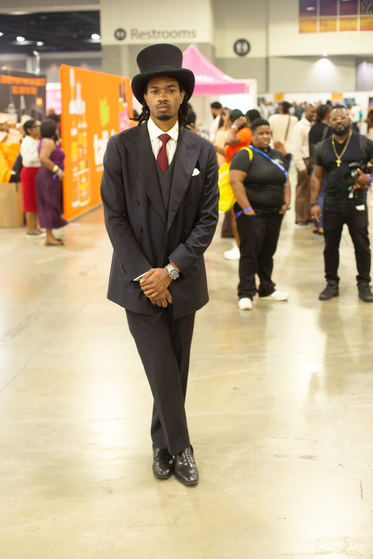 Event photography — dapper guest in a top hat at the convention