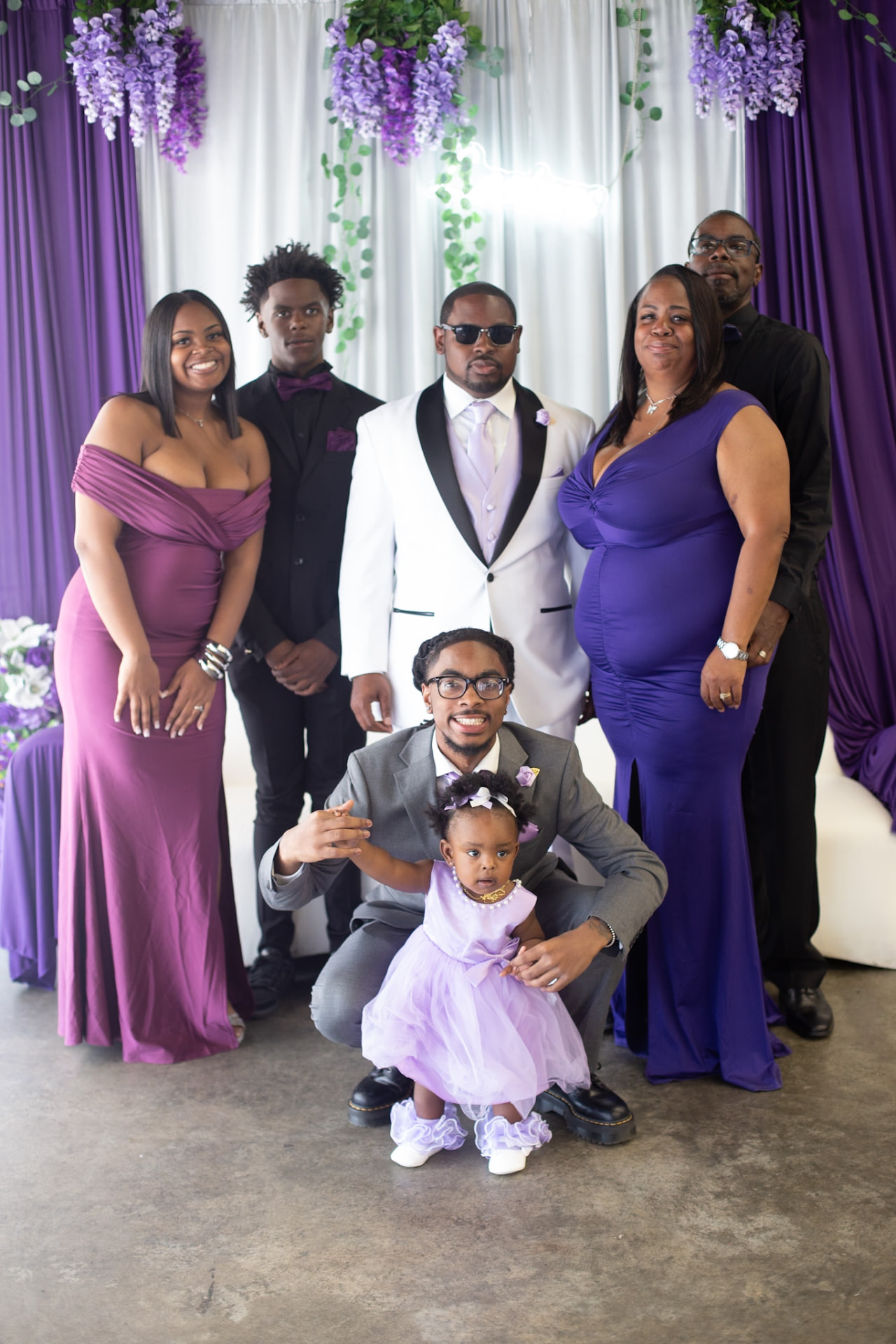 Wedding — family portrait with the bride and groom, little ones in lilac front and center